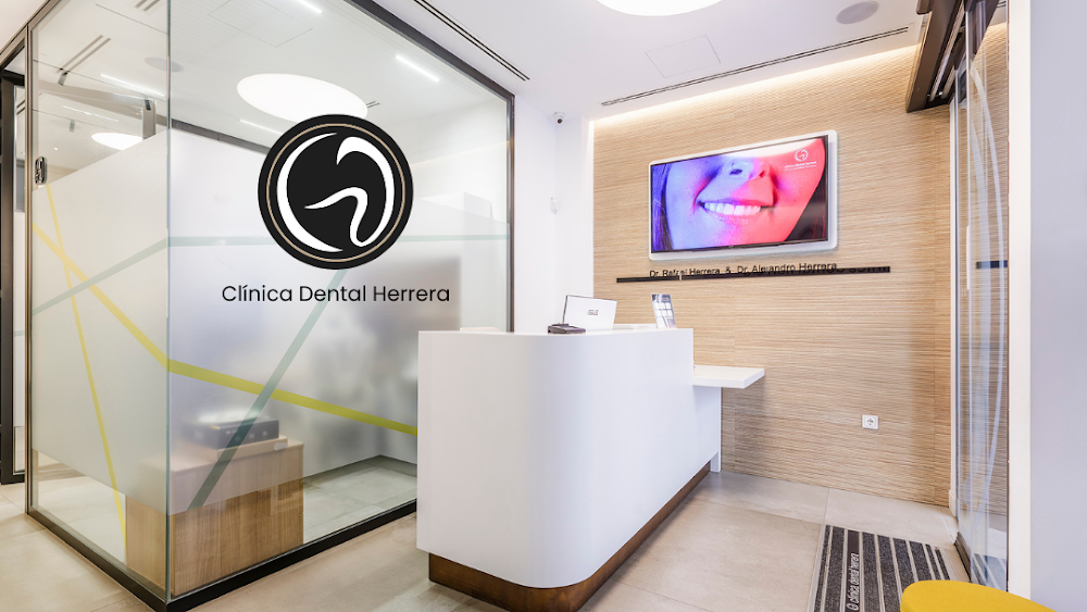 ó  Clínica dental en Torre del Mar